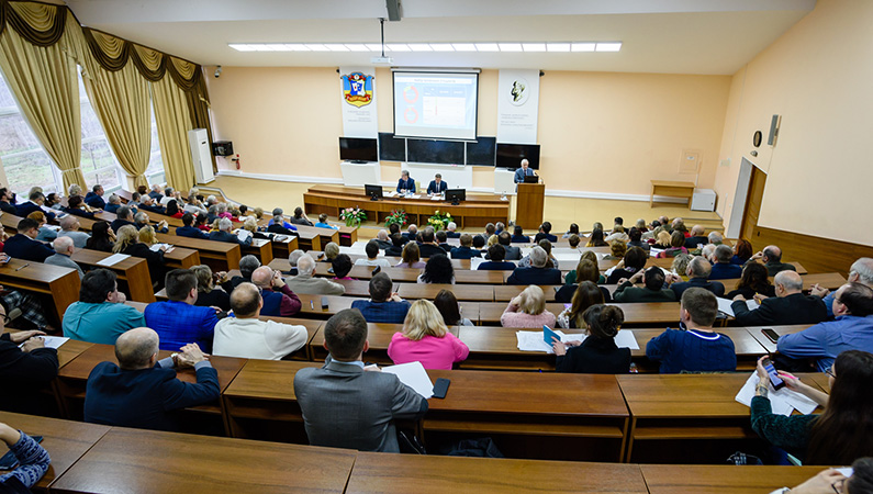 Sesión de la junta académica de ZSMU