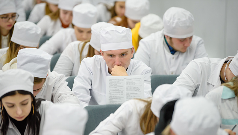 Los estudiantes de sexto año son los primeros, que ya comenzaron a aprobar los exámenes