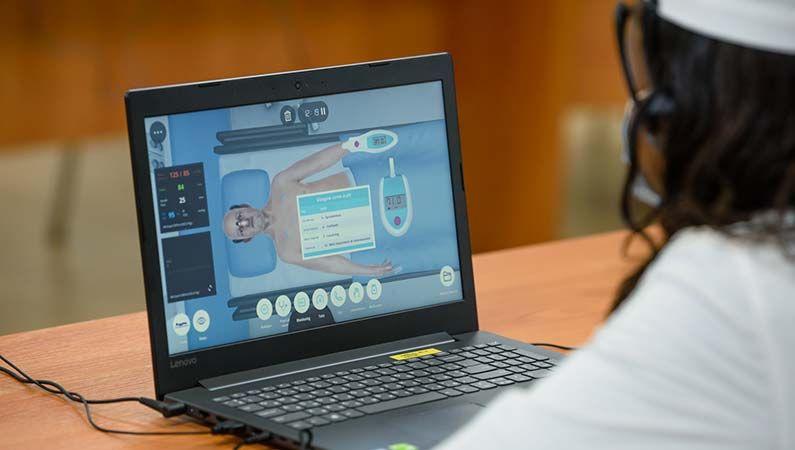 Médicos: los pasantes comenzaron la capacitación en simulación en el programa Body Interact.