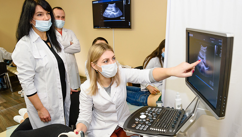 Tres años de ciencia y práctica de cursos de Ultrasonido.