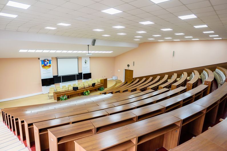 Renovación del cuarto auditorio y club de estudiantes