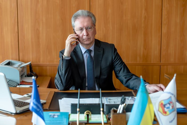 Valoración positiva del trabajo del rector y del personal