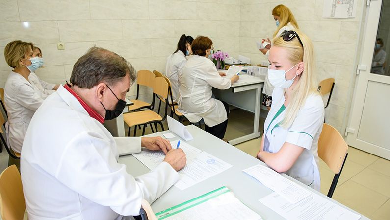 Farmacéuticos: los pasantes completan la certificación